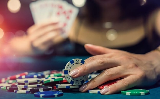 3 đôi thông trong Poker có thể chặt được gì?